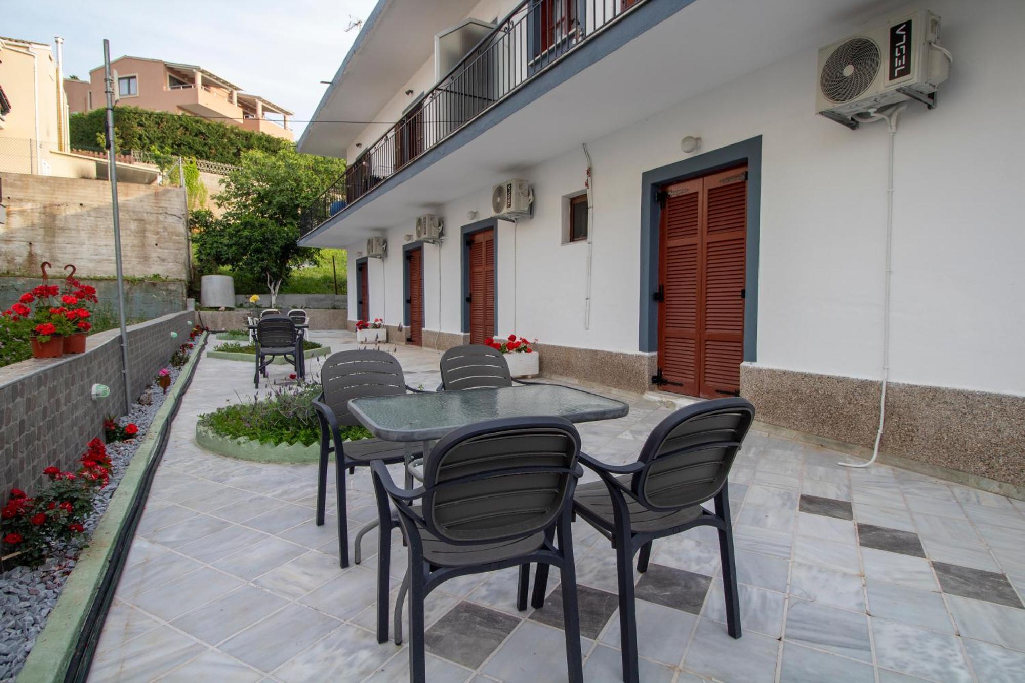 Harry'S Bar & Apartments 1 Ахарави Экстерьер фото