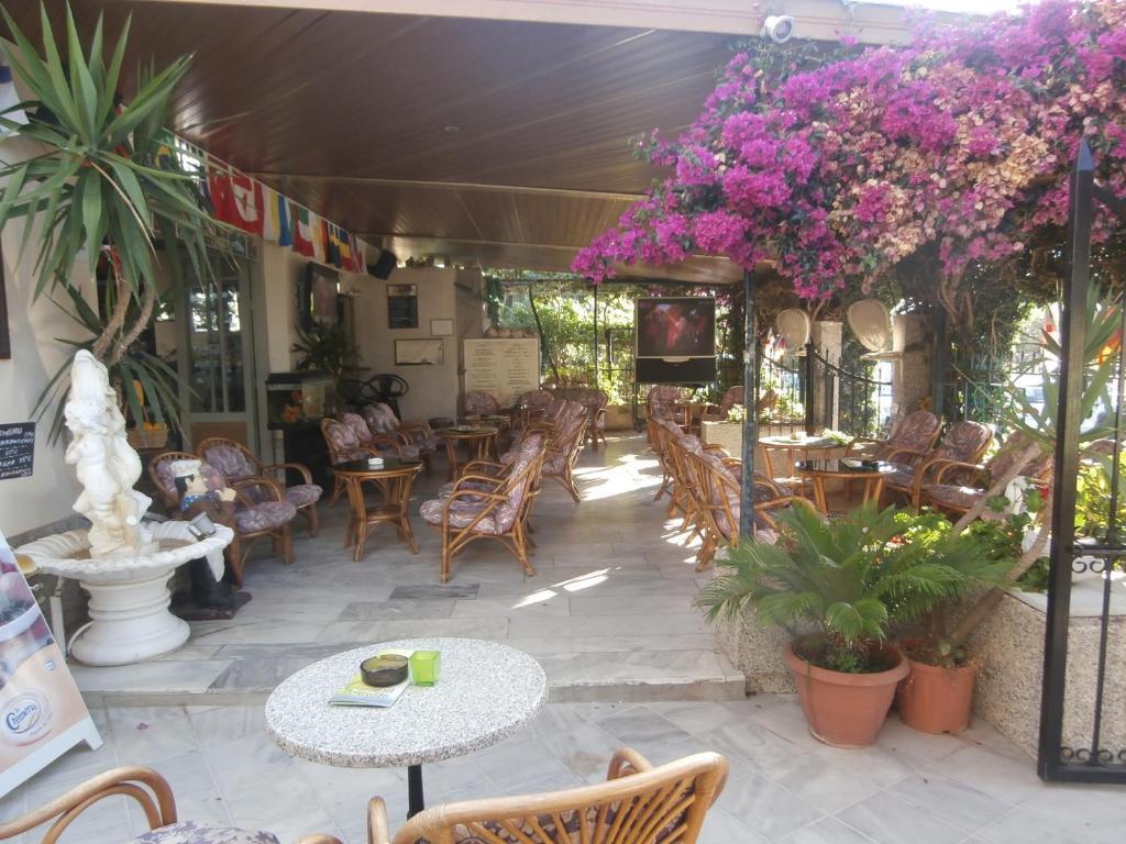 Harry'S Bar & Apartments 1 Ахарави Экстерьер фото